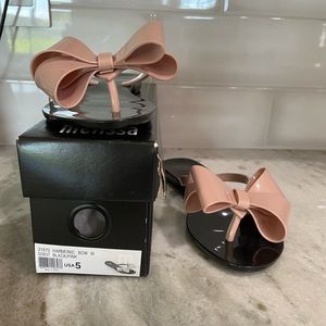 Melissa size 5 shoes New w Box. No tags